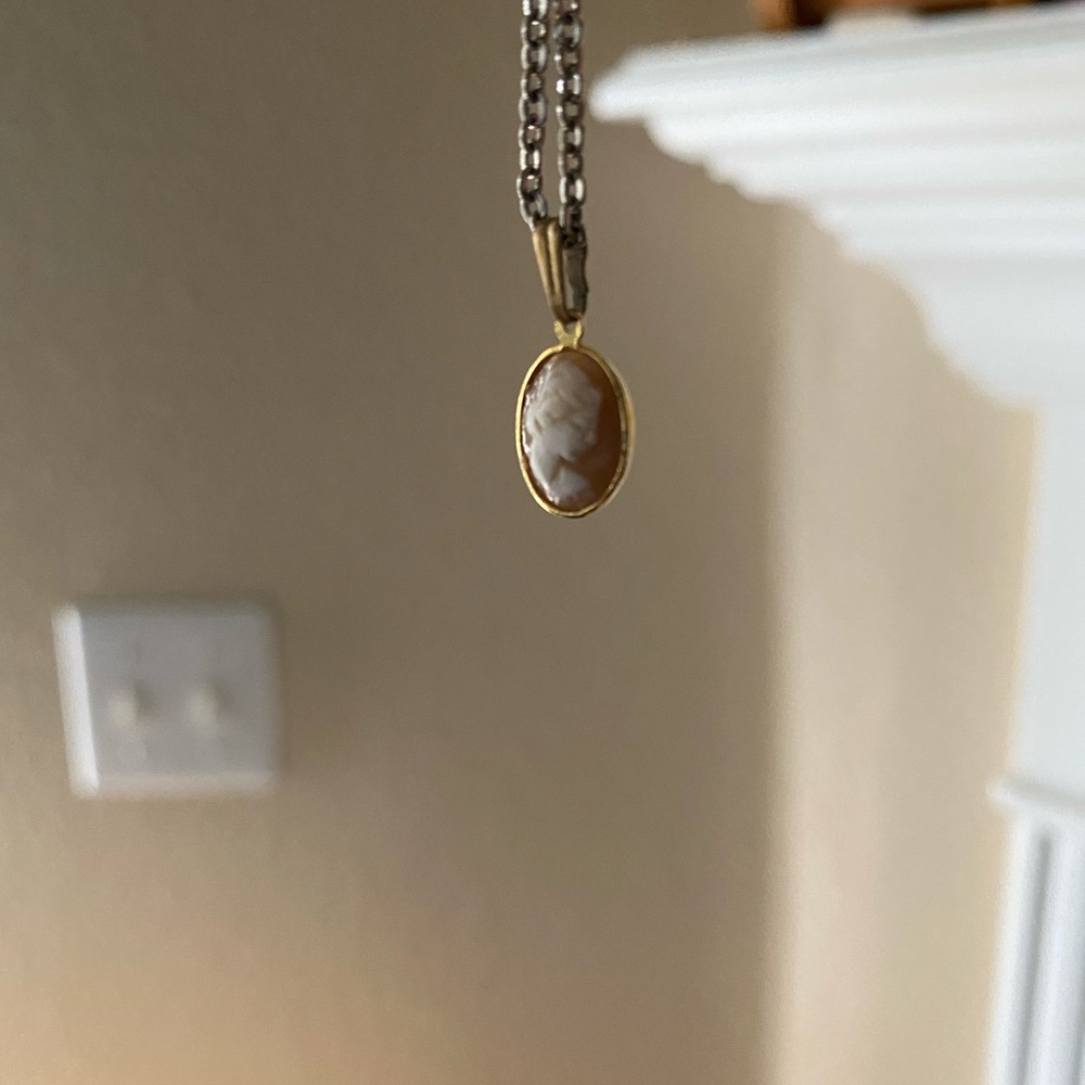 Roman women pendant necklace